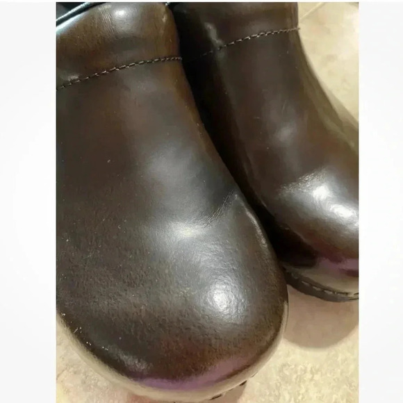 Sanita Brown Leather Men's Clogs - Picture 2 of 3